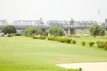 「多摩川ゴルフ倶楽部」は全9ホールのショートコース